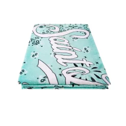 Weiches Frottee-Strandtuch mit wassergrünem Bandana-Druck