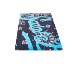 weiches Frottee-Strandtuch mit blauem Bandana-Print