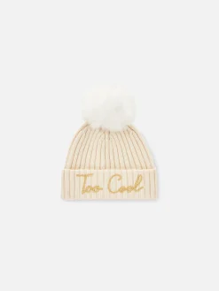 Weiße Damenmütze mit Too Cool-Stickerei und Pompon